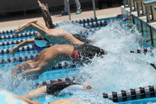 [写真] 男子200m背泳ぎ