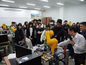 電気工学科でのロボット制御技術の見学2