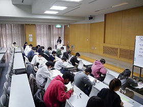 高専高学年程度の工業英語の応用知識が求められる技術英検2級試験も、22名の学生が受験しました