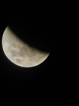 月食3(18時43分撮影)
